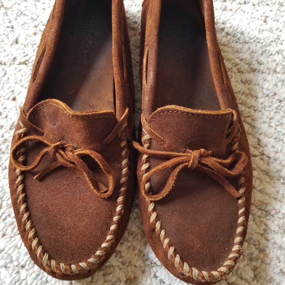 Men's Minnetonka Moccasins Size 10